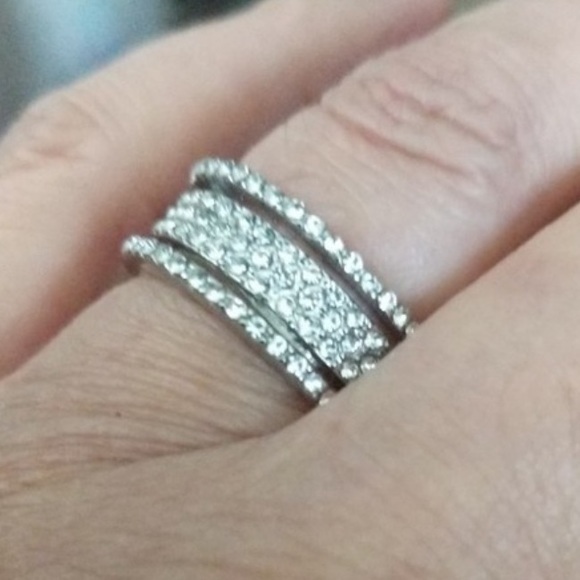 Wide Round Cut Sterling Silver Ring - Picture 6 of 7